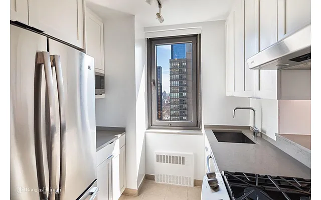 Rented by Douglas Elliman | media 4