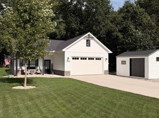7586 Regency Ln, Stanwood, MI 49346