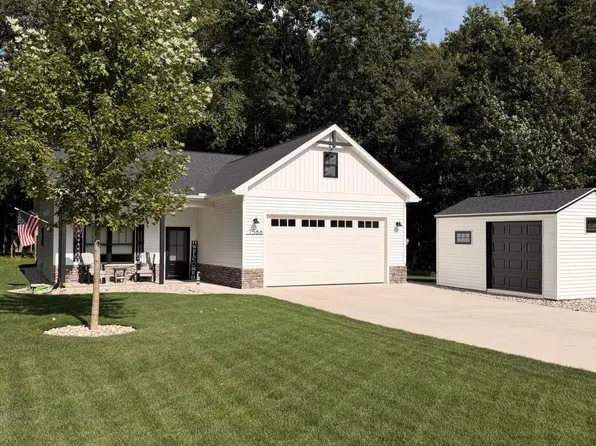 7586 Regency Ln, Stanwood, MI 49346