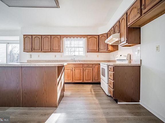 5th image of 1740 Deamerlyn Dr
