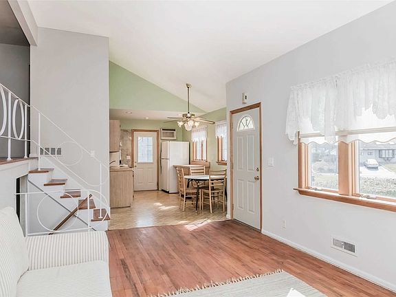 3rd image of 7 Foxwood Ct