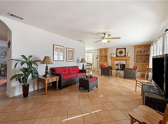 4th image of 1506 E Mesa Park Dr
