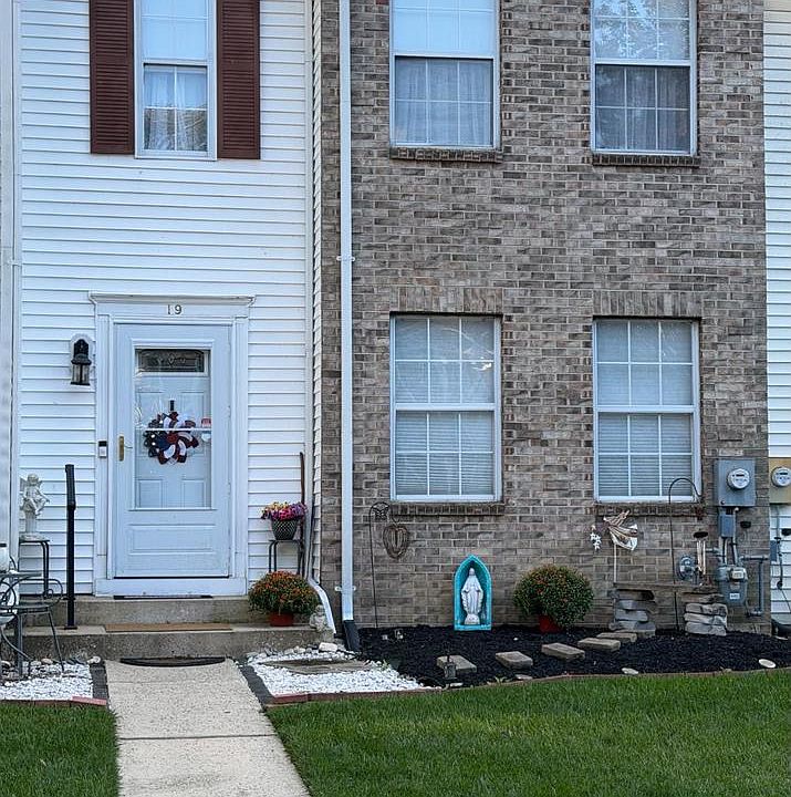 1st image of 19 Dunmoor Ct N