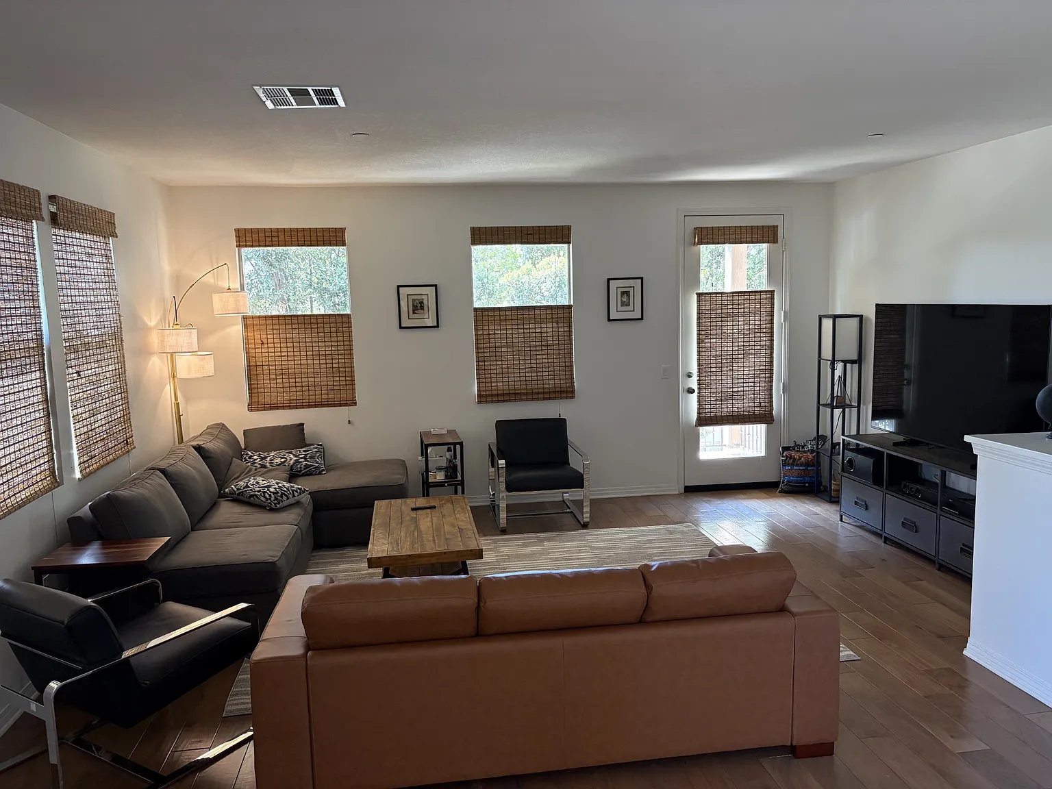 555 E Montecito St — Photo 3