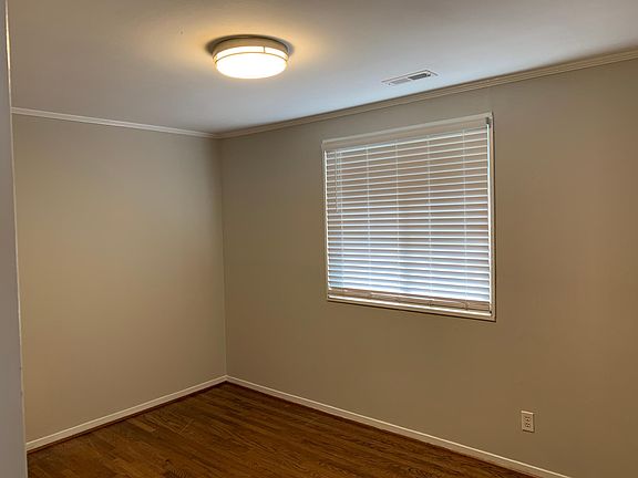 5th image of 606 N Tremont Dr