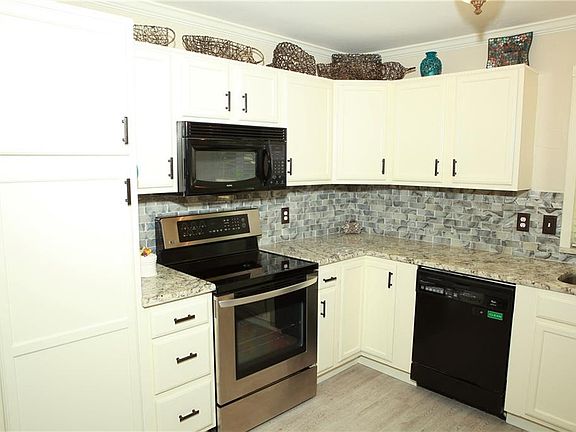 4th image of 2925 Carnaby Ln