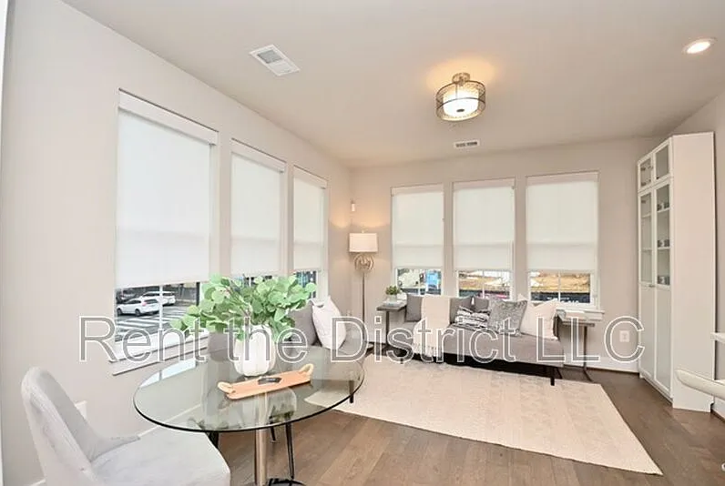 2 bed, 2.5 bath, 1372 sqft, $3,145 — Photo 2