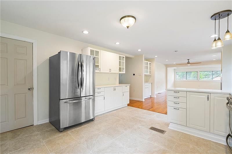 1051 Thorn Run Rd, Coraopolis, PA 15108 Zillow