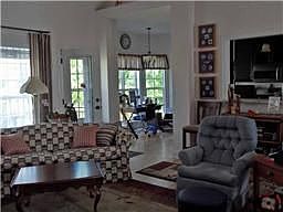 5th image of 207 Saint James Pl