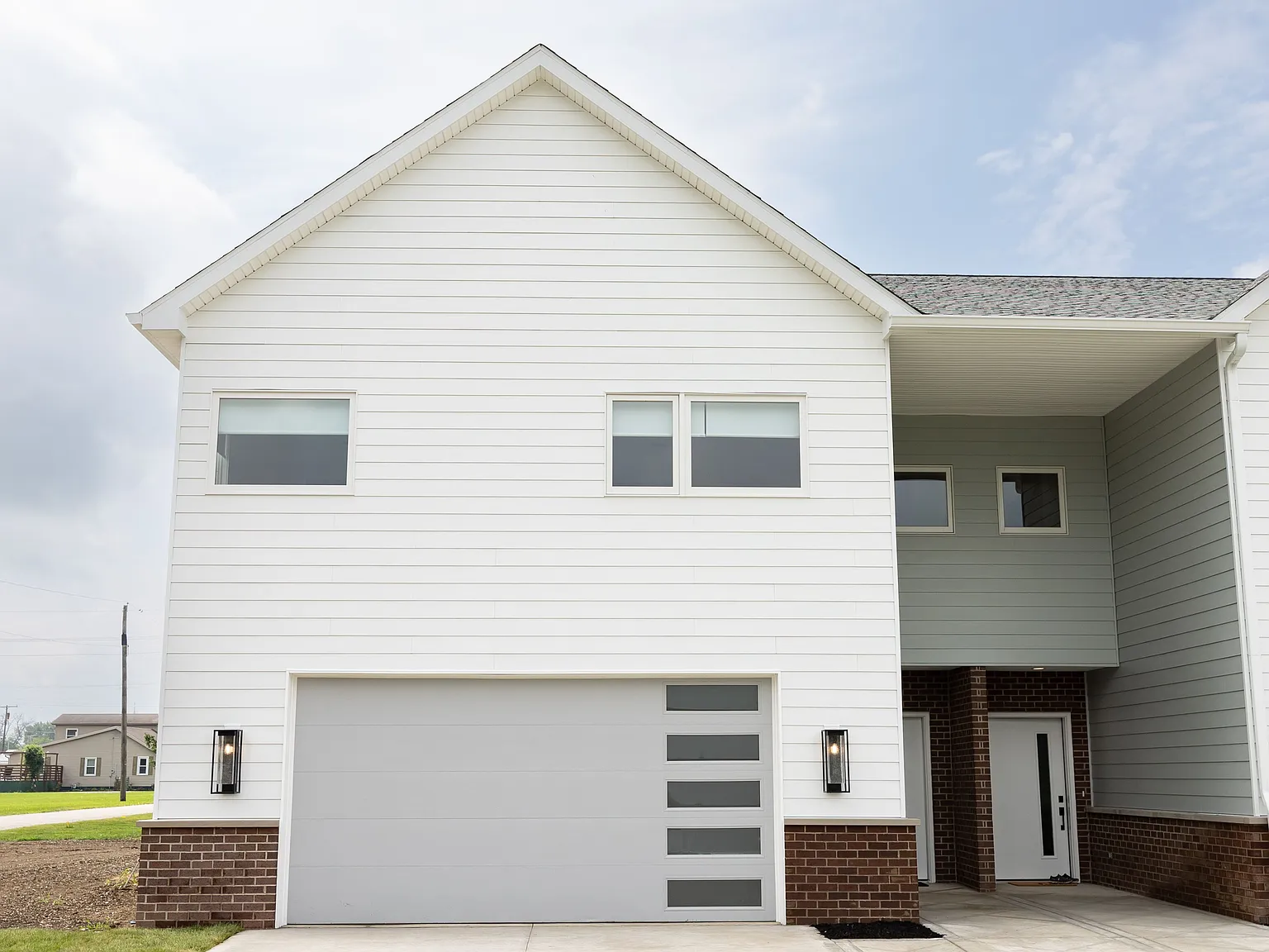 3 bed, 2.5 bath, 2034 sqft, $2,500 — Photo 1