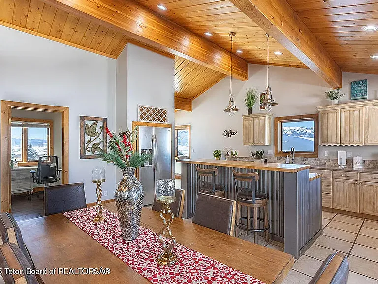 1132 Saddle Dr — Photo 3