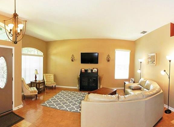 4th image of 418 Country Vineyard Dr