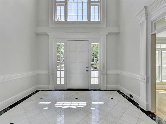 5th image of 545 Slane Trce