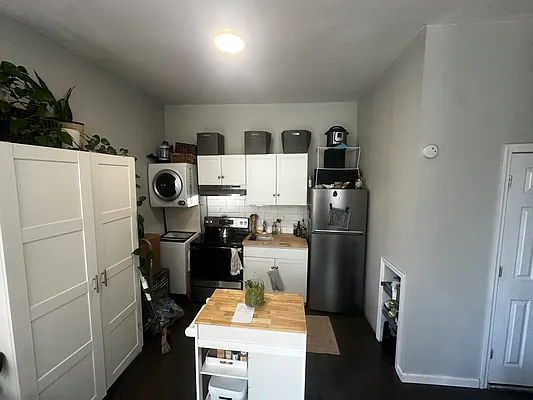 Rented by Fifth & Forever LLC | media 24