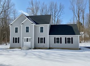 28 E Forest Hill Dr, Rutland, MA 01543