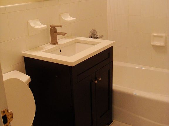 5th image of 2634 30th St APT 1E