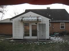 3rd image of 1009 Mayfield Dr