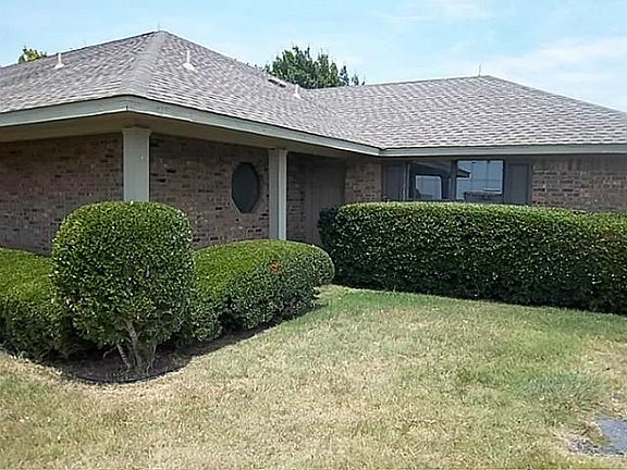 3rd image of 2438 Hillview Dr