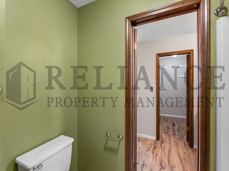 1111 E Redwood Rd — Photo 22