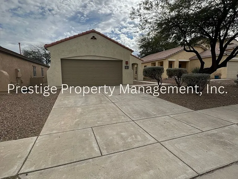 81 W Calle Guija — Photo 2