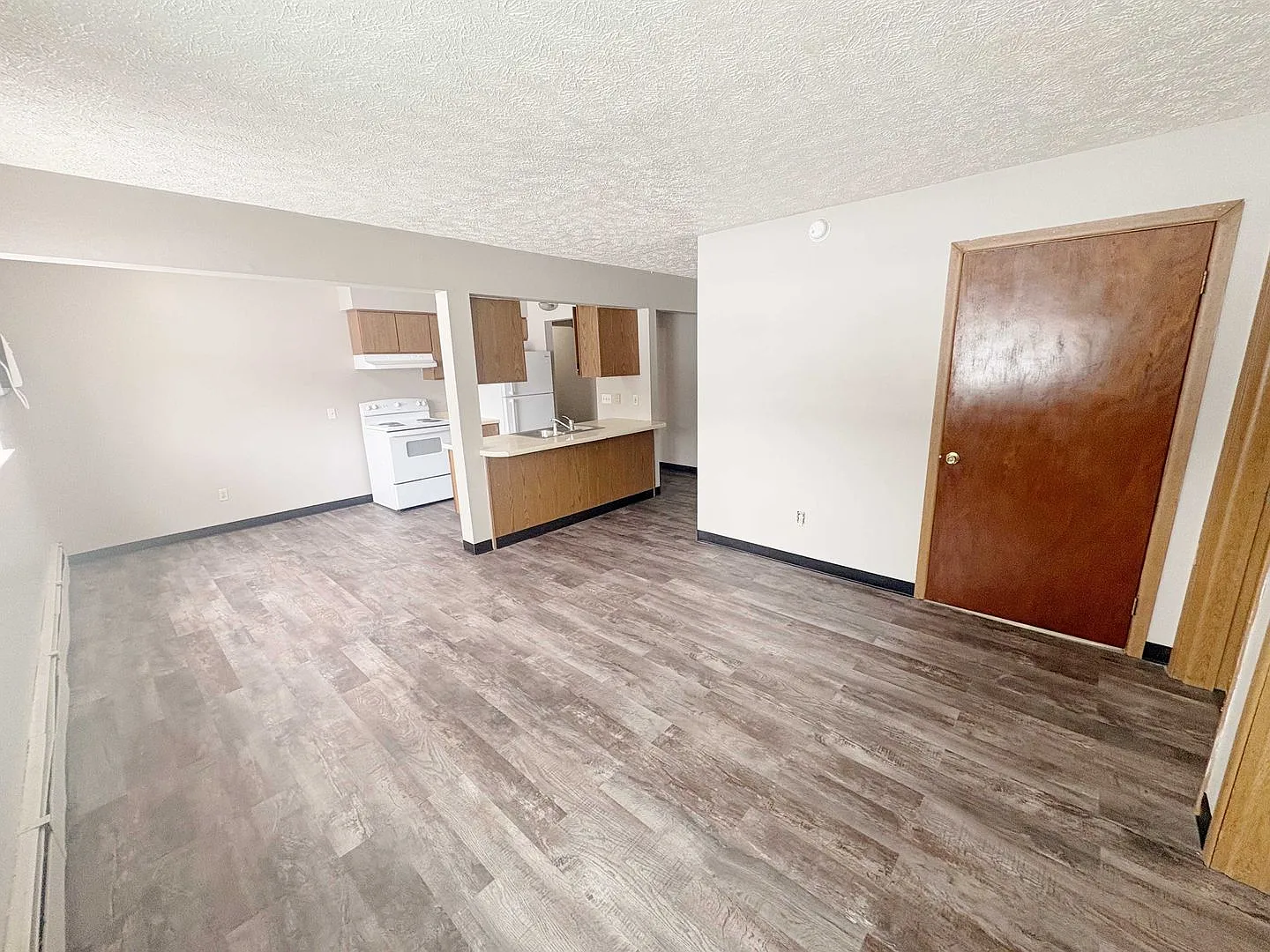 906 E Sturgis St — Photo 3