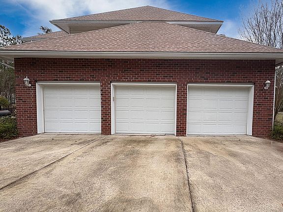 5th image of 121 Wintergreen Rd