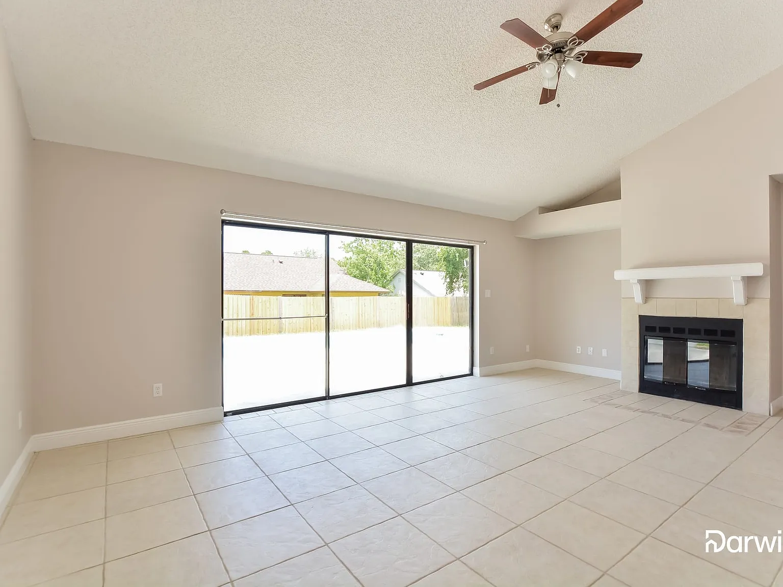 4 bed, 2.5 bath, 2850 sqft, $2,895 — Photo 4