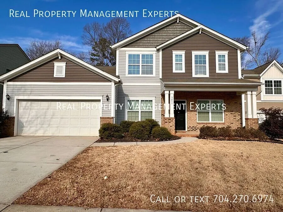 Spacious 5BR/3BA Home located in Charlotte! — Photo 2