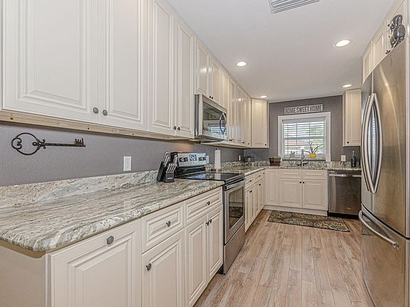 5th image of 26 Seabridge Dr