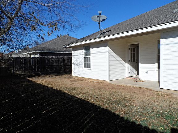 2nd image of 1214 Lindsey Ln #A-b