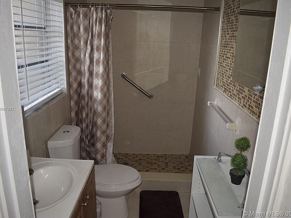 4th image of 4460 NE 17th Ter #2