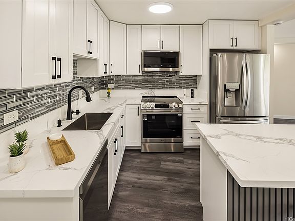 3rd image of 1717 Ala Wai Blvd APT 306
