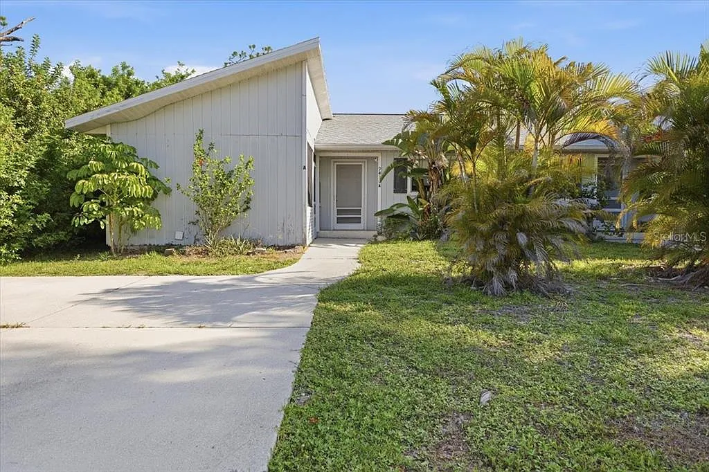 3 bed, 2.0 bath, 1062 sqft, $1,400 — Photo 1