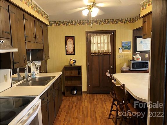 2nd image of 821 Summers Rd