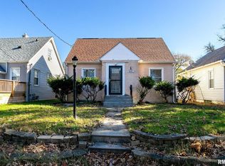 411 15th St, Silvis, IL 61282