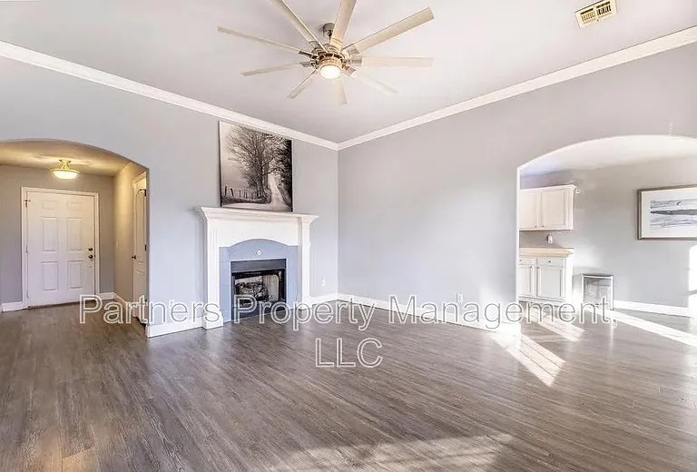 561 Red Bud St — Photo 3