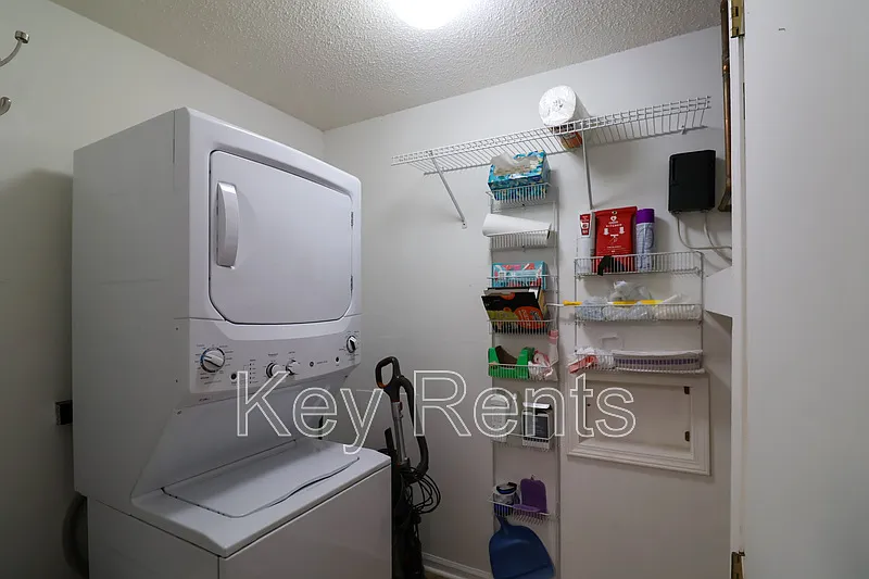 1 bed, 1.0 bath, 678 sqft, $1,350 — Photo 4