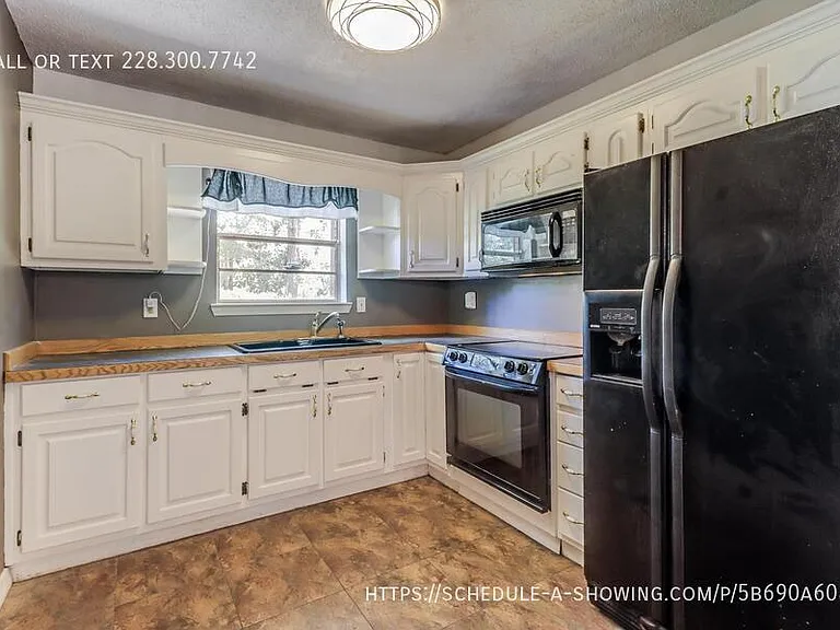 9708 Forts Lake Rd — Photo 10