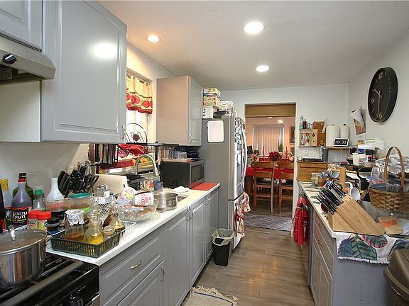 5th image of 210 Livingston Rd