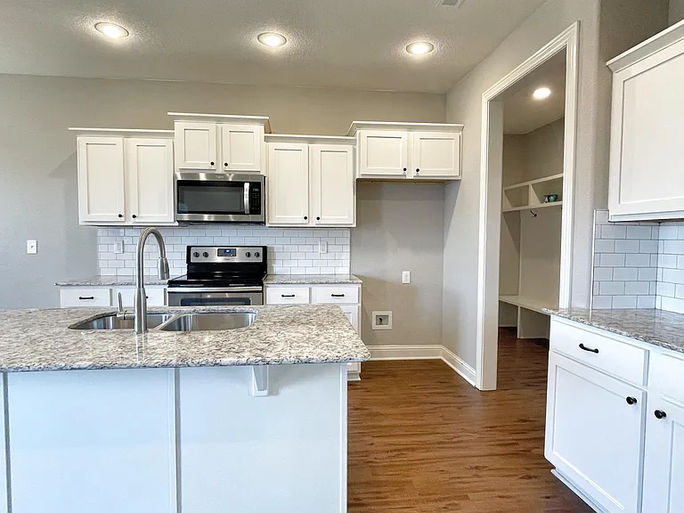 530 Captain Hopkins St — Photo 7