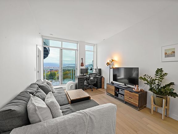 2nd image of 2221 E 30th Ave Penthouse 1