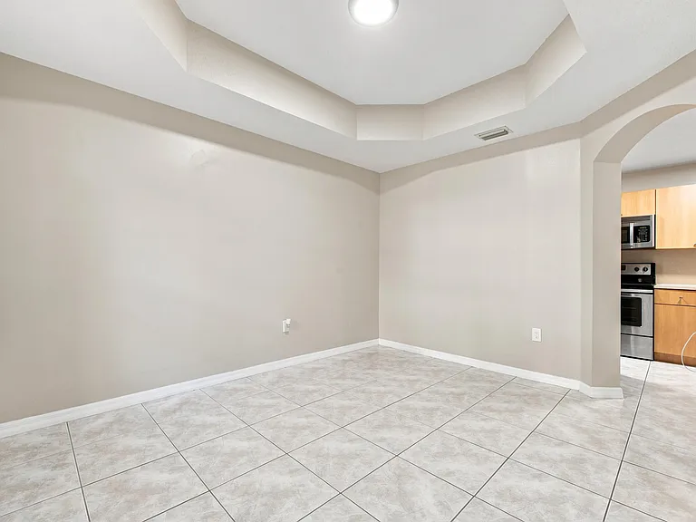 732 SW 106th Ave #2011 — Photo 9