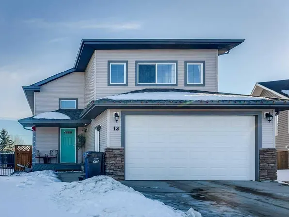 13 N Heritage Dr, Penhold, AB T0M 1R0
