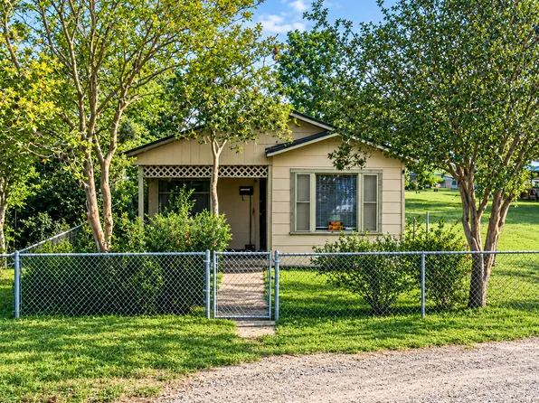 612 W Avenue D, Robstown, TX 78380