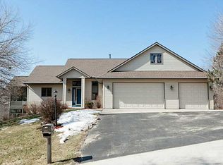 2792 Holly Ct NW, Swisher, IA 52338