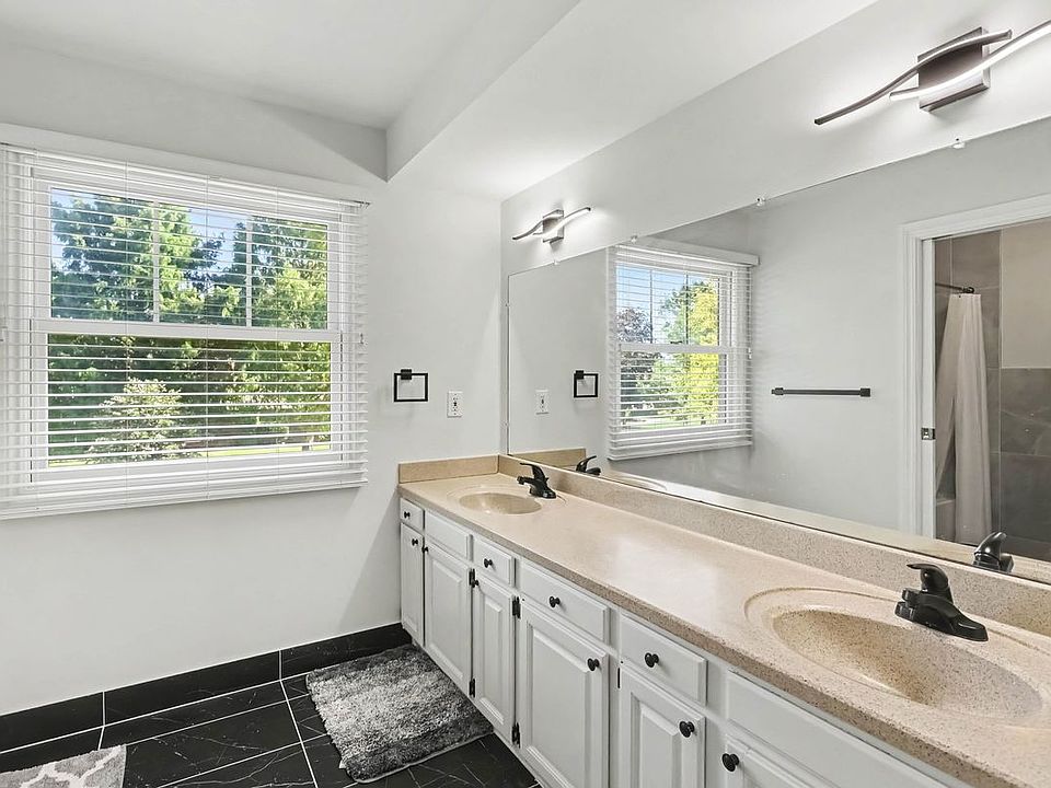 5243 Collington Dr, photo 23