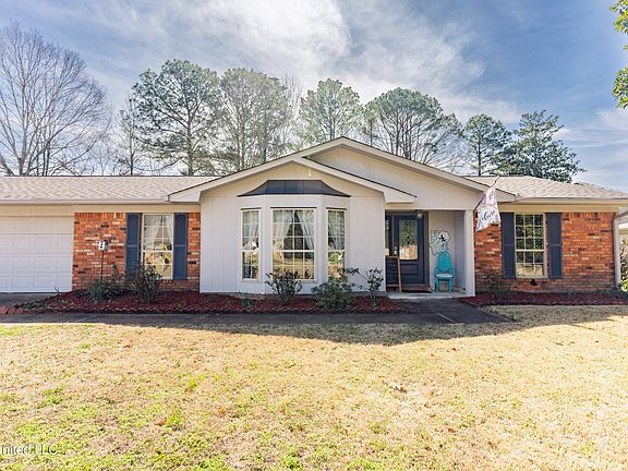 3rd image of 1419 Huntcliff Way