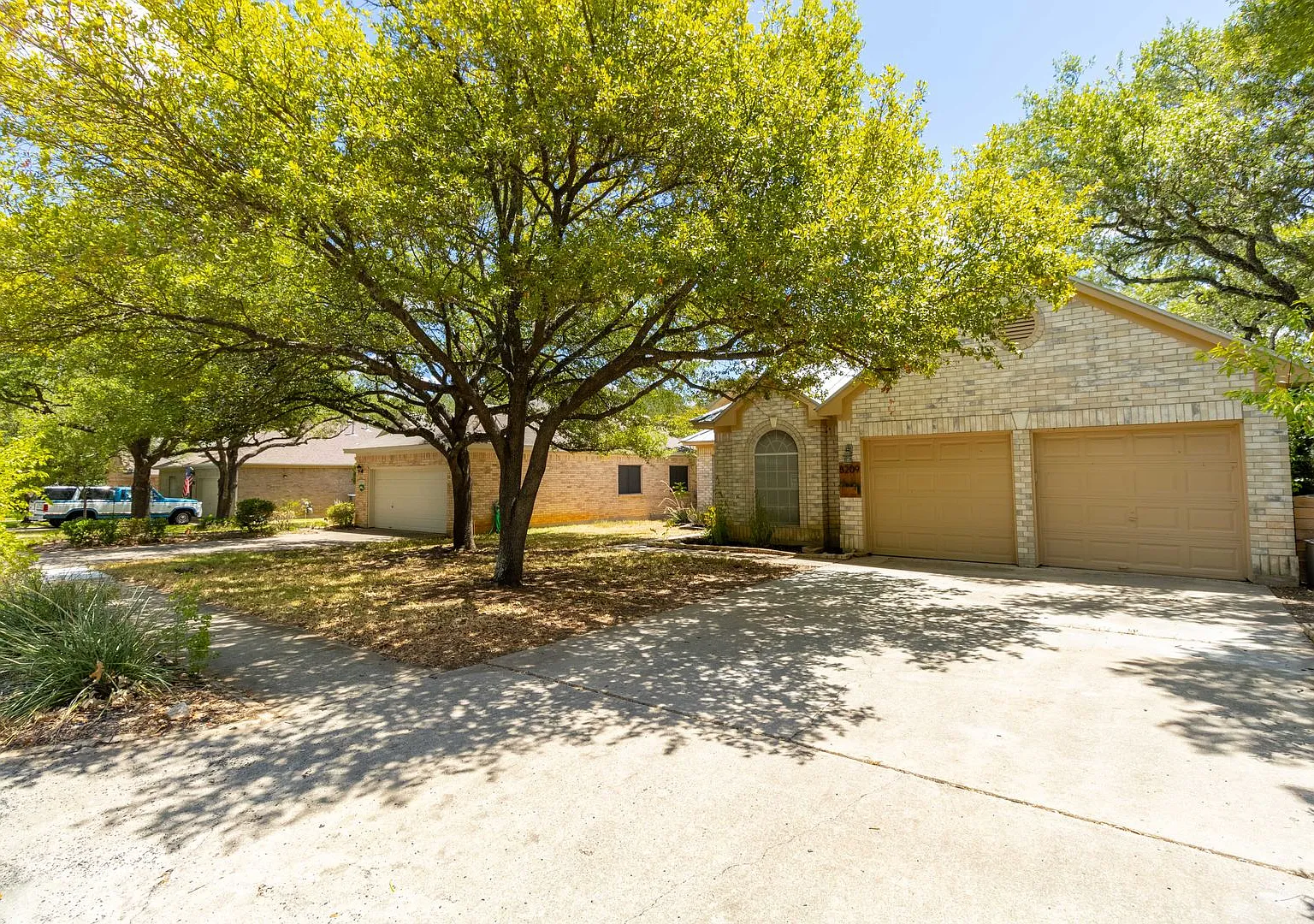 4 bedroom, 2 bathroom home in South Austin! — Photo 2