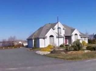 220 Cromwell Dr, Portsmouth, RI 02871