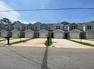 963 Skylark Rd, Mary Esther, FL 32569